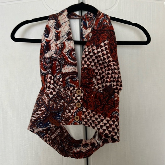 Vintage 70s Patterned Crop Halter Top - Picture 4 of 5